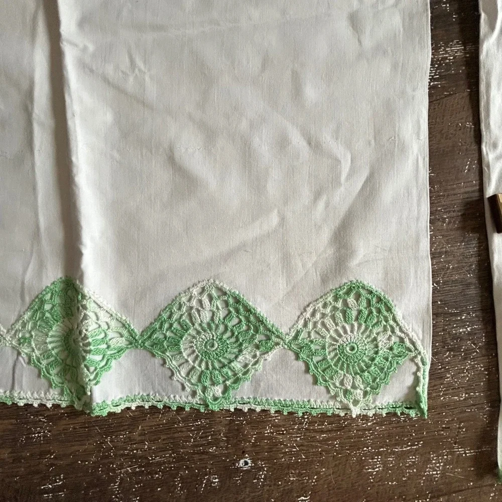 Vintage White Cotton Pillowcases Green Crochet Lace Border Set of 2 Standard